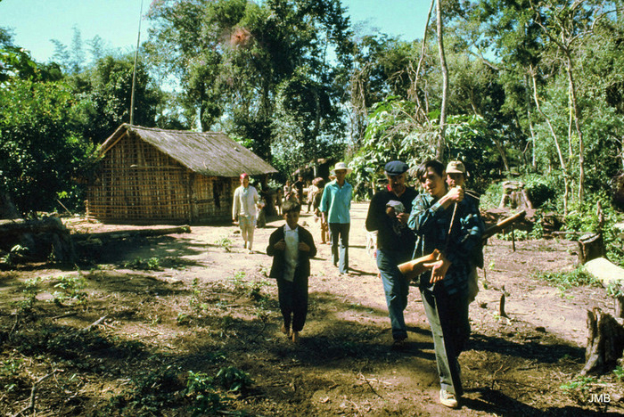 AÑO 1975 - COLOR - VIDA CAMPESINA EN PARAGUAY (JOSÉ MARÍA BLANCH)
